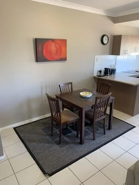 Modern Beach Apartment Gladstone