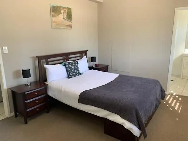 Modern Beach Apartment Gladstone