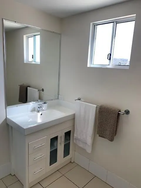 Modern Beach Apartment Gladstone