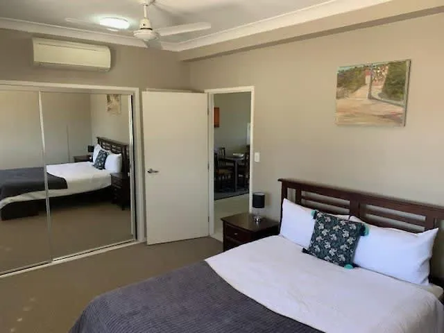 Modern Beach Apartment Gladstone