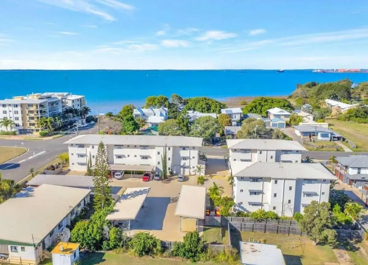 Modern Beach Apartment Gladstone